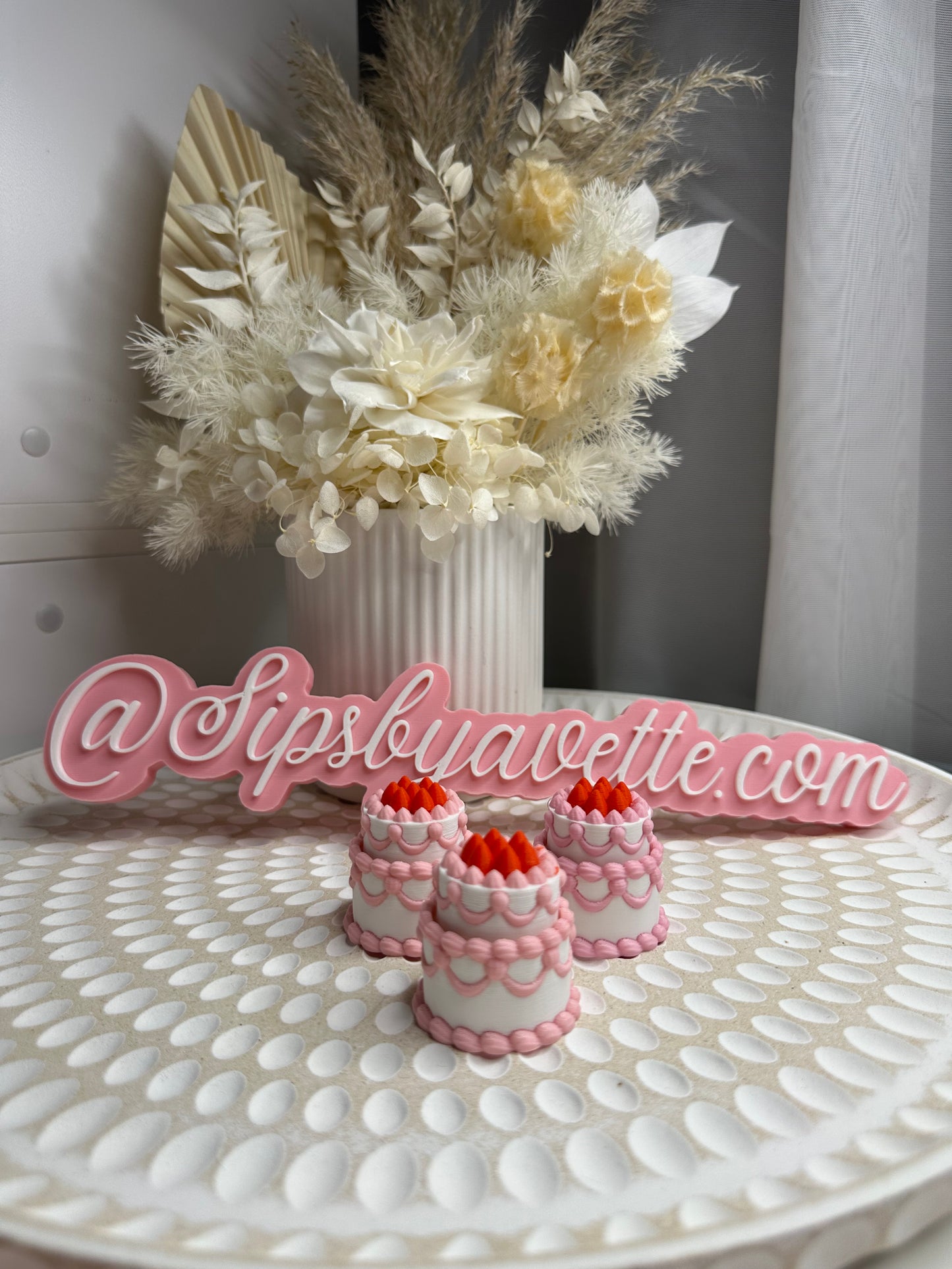 STRAWBERRY CAKE CLICKER