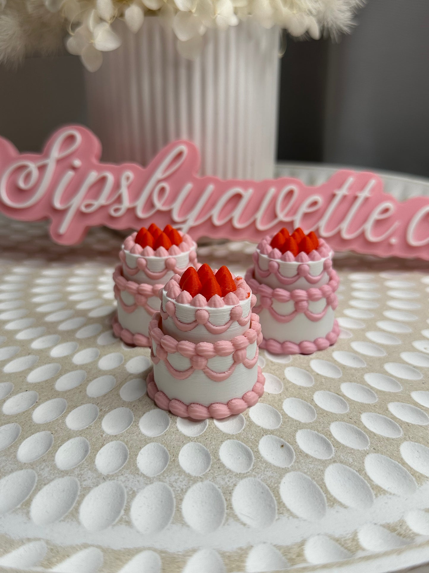 STRAWBERRY CAKE CLICKER