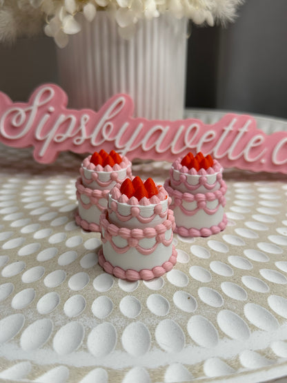 STRAWBERRY CAKE CLICKER