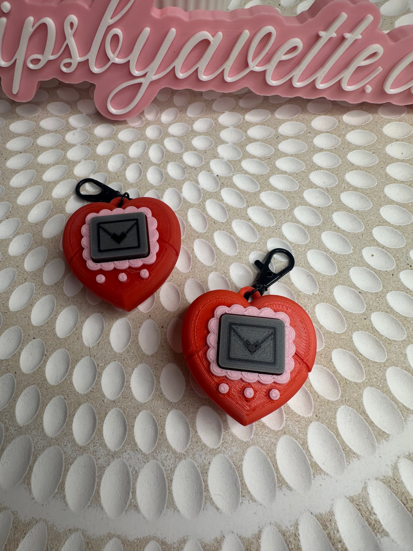 TAMAGOTCHI CLICKER RED
